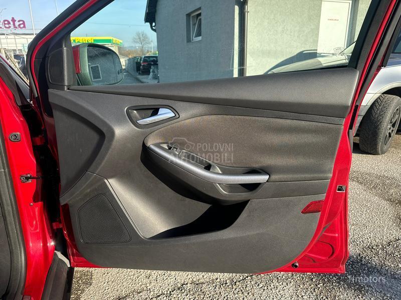 Ford Focus 1.6i TITANIUM NAV