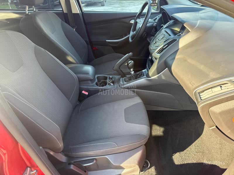 Ford Focus 1.6i TITANIUM NAV