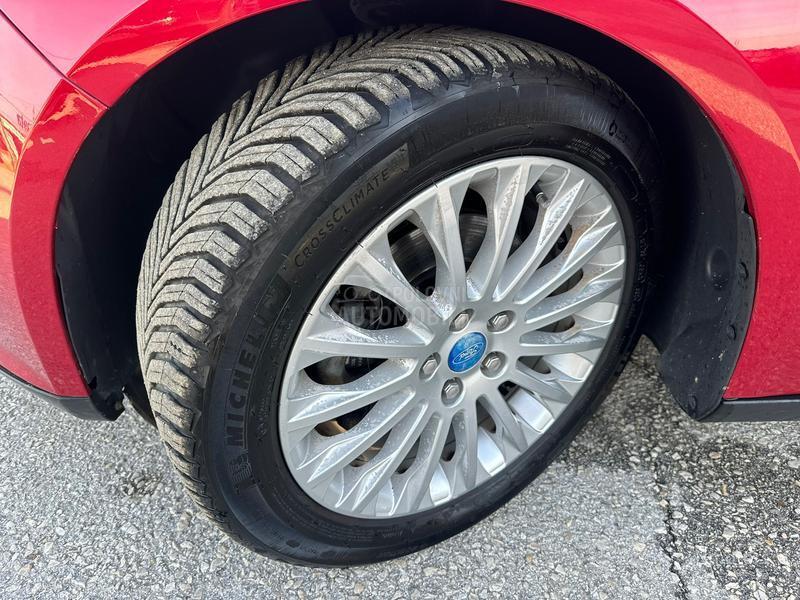 Ford Focus 1.6i TITANIUM NAV