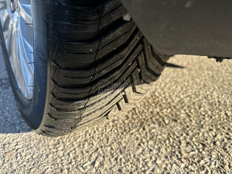 Ford Focus 1.6i TITANIUM NAV