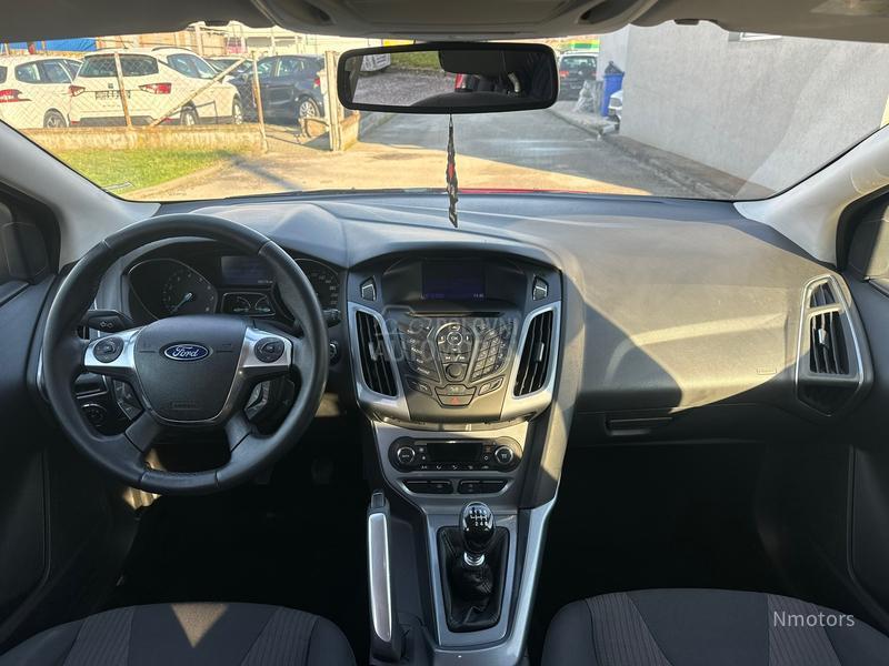 Ford Focus 1.6i TITANIUM NAV