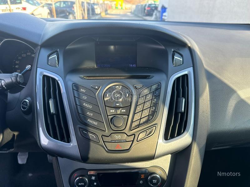 Ford Focus 1.6i TITANIUM NAV