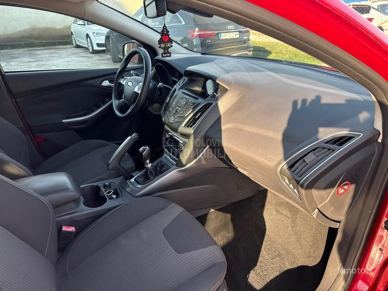 Ford Focus 1.6i TITANIUM NAV
