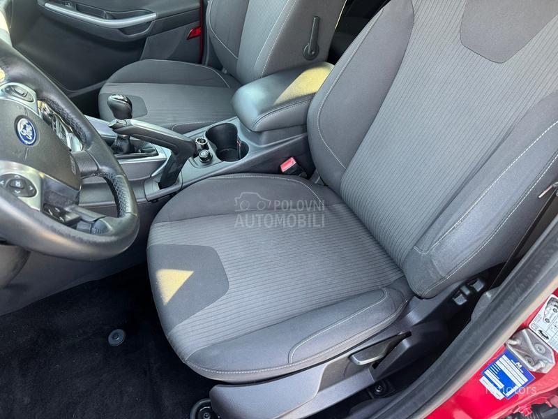 Ford Focus 1.6i TITANIUM NAV