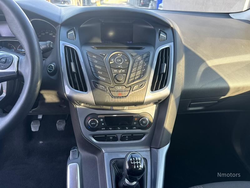 Ford Focus 1.6i TITANIUM NAV