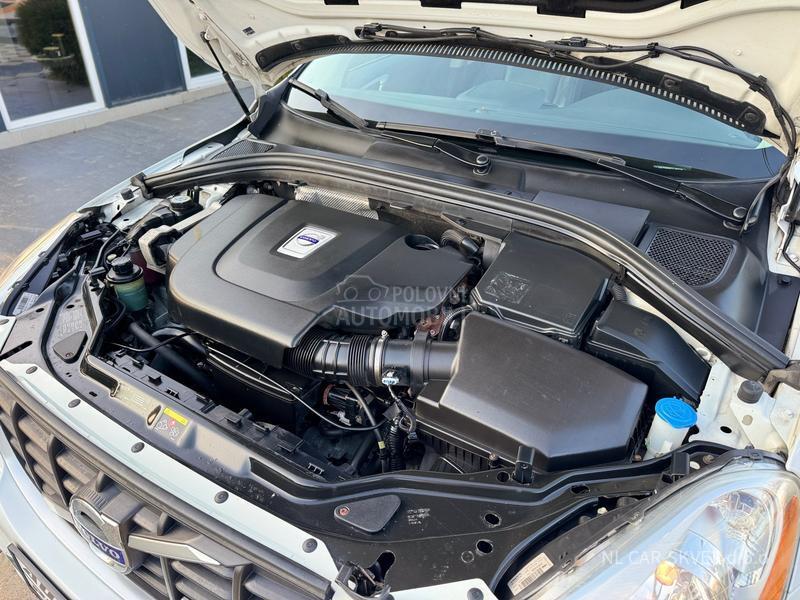 Volvo XC60 2.5 D5 AWD R-Desing