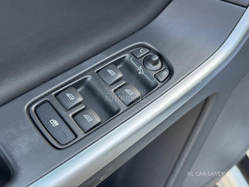 Volvo XC60 2.5 D5 AWD R-Desing