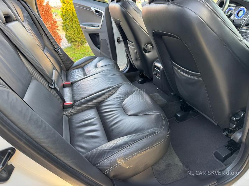 Volvo XC60 2.5 D5 AWD R-Desing