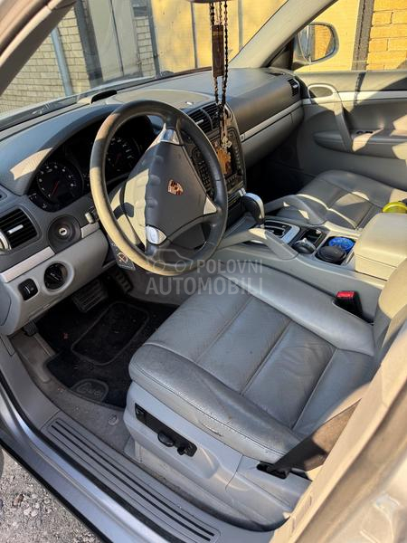 Porsche Cayenne 3.2