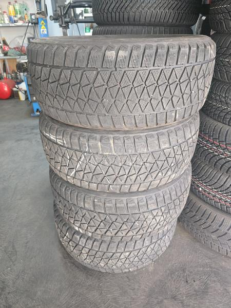 Bridgestone 235/55 R17 Zimska