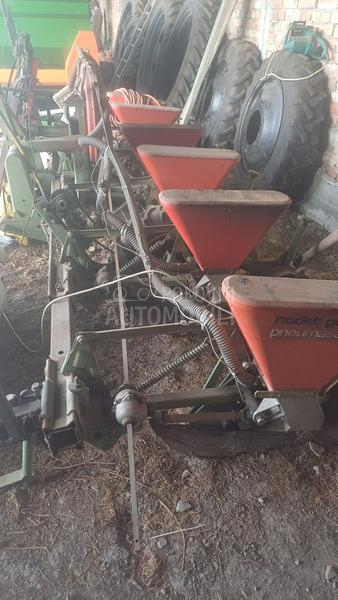 Nodet Pneumassem 6 redova