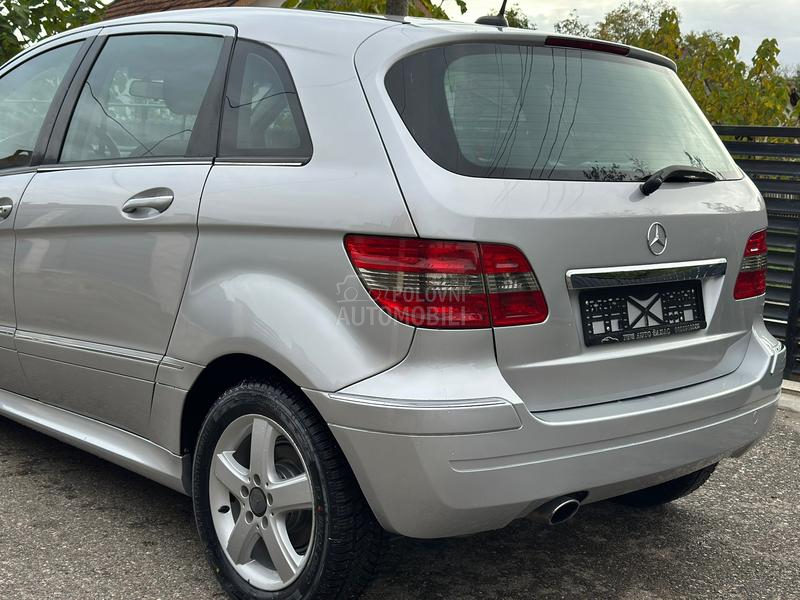 Mercedes Benz B 180 