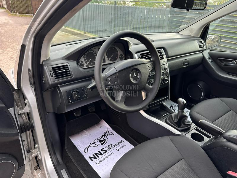 Mercedes Benz B 180 
