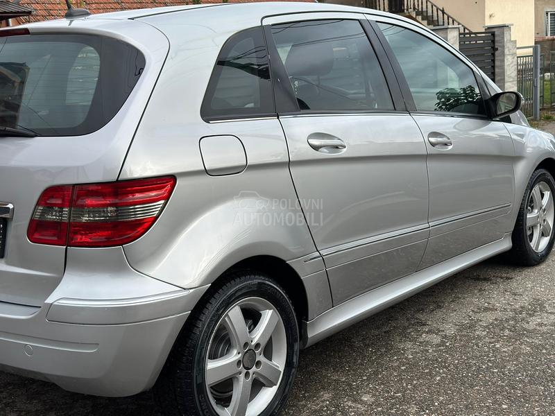 Mercedes Benz B 180 