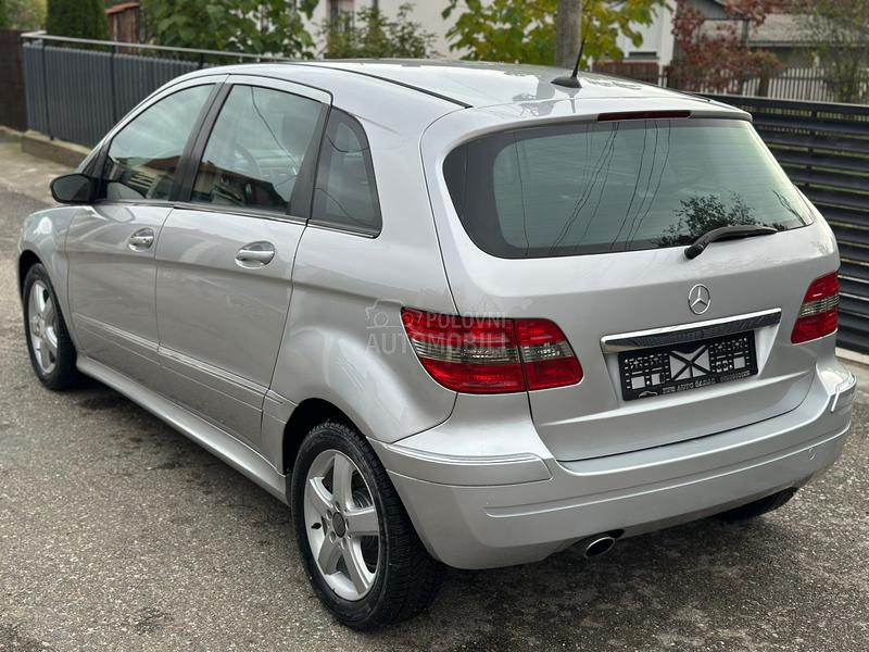 Mercedes Benz B 180 