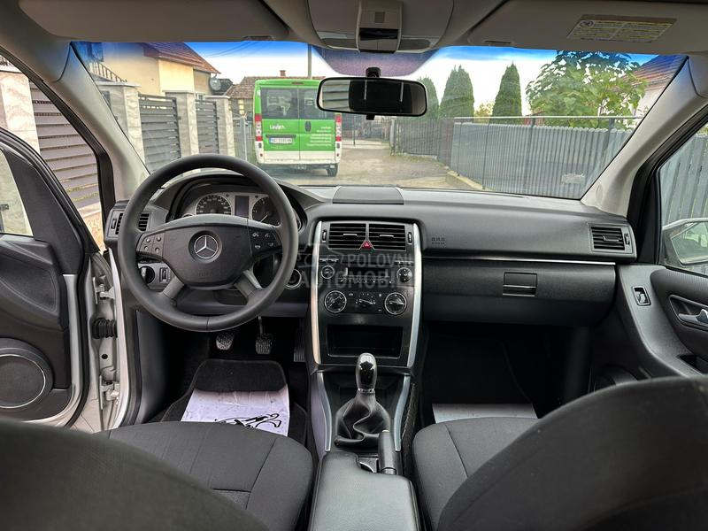 Mercedes Benz B 180 