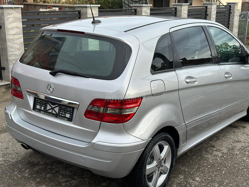 Mercedes Benz B 180 