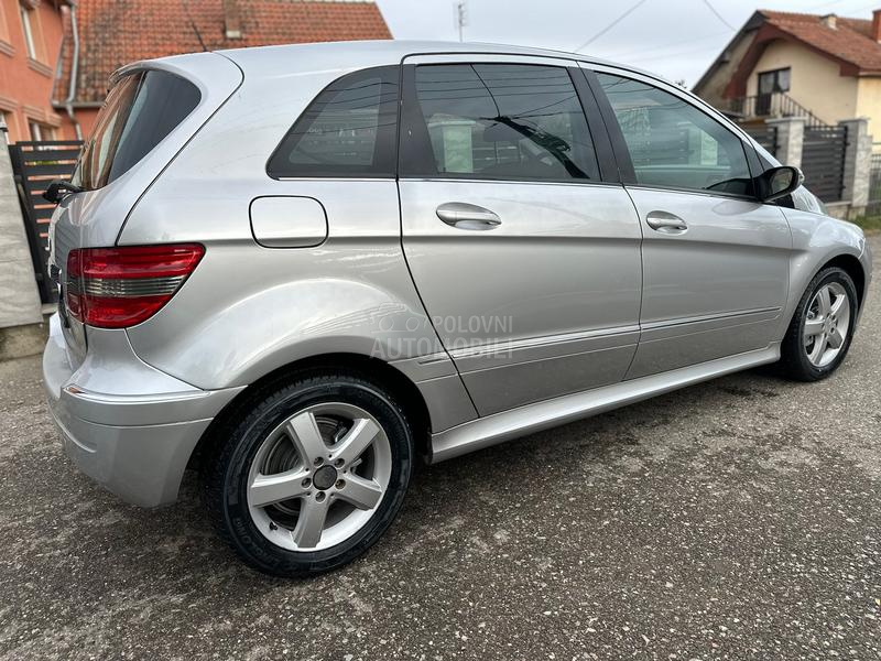 Mercedes Benz B 180 