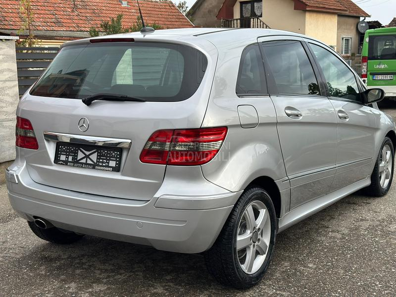 Mercedes Benz B 180 