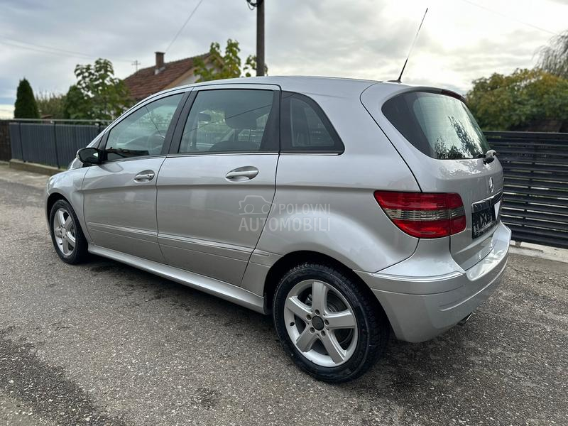 Mercedes Benz B 180 