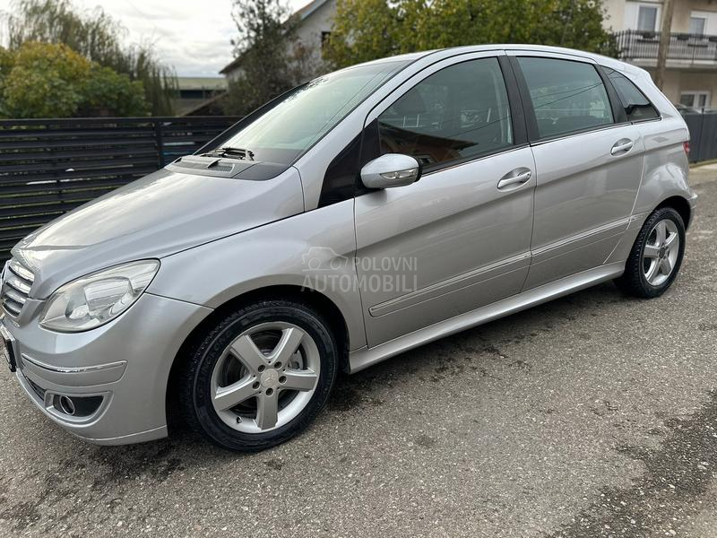 Mercedes Benz B 180 