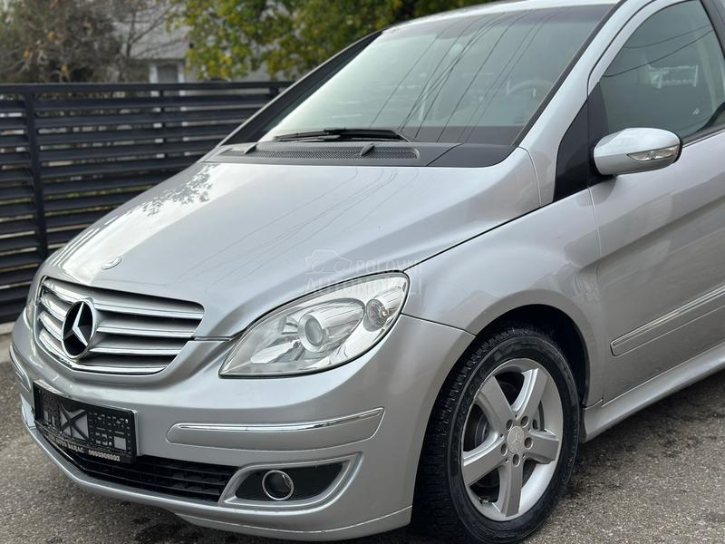 Mercedes Benz B 180 