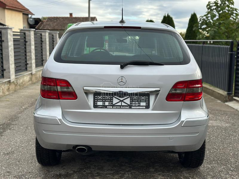 Mercedes Benz B 180 