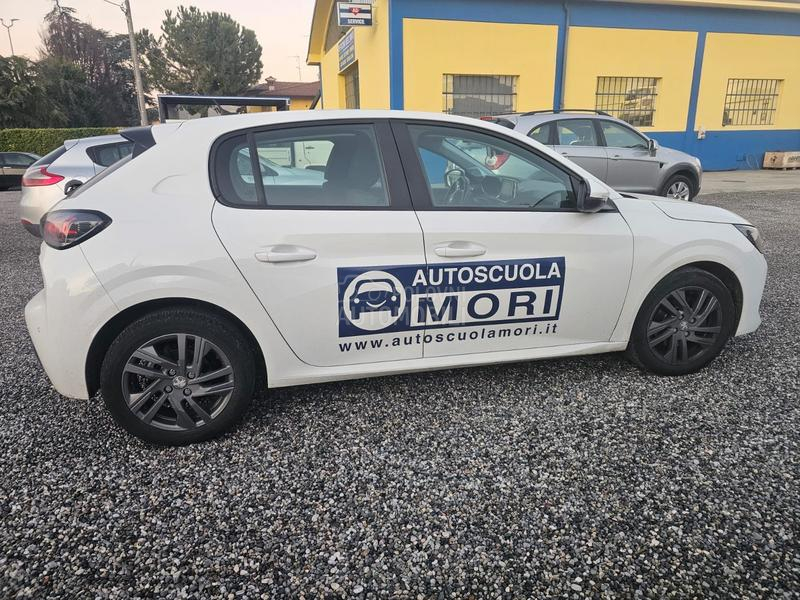 Peugeot 208 1.5 hdi auto škola