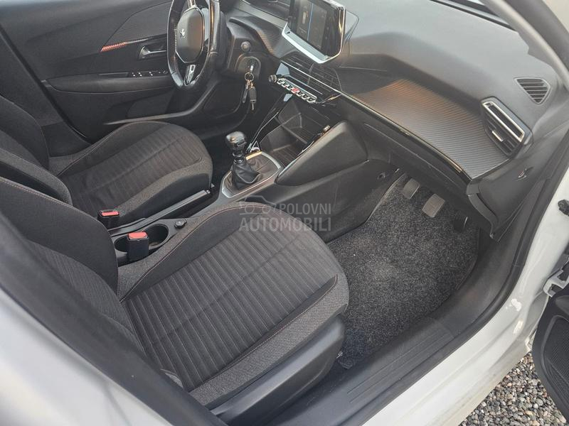 Peugeot 208 1.5 hdi auto škola