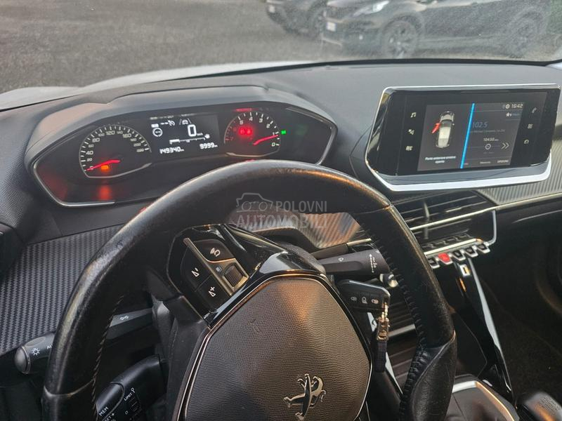 Peugeot 208 1.5 hdi auto škola