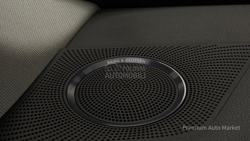 Audi Q5 //3.0 TDI/S LINE/NOV