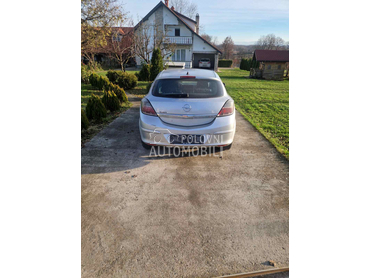 Astra H GTC branik zadnji sivi za Opel Astra H od 2004. do 2010. god.