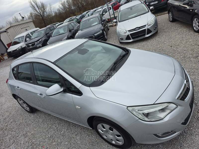 Opel Astra J 1.4 Edition