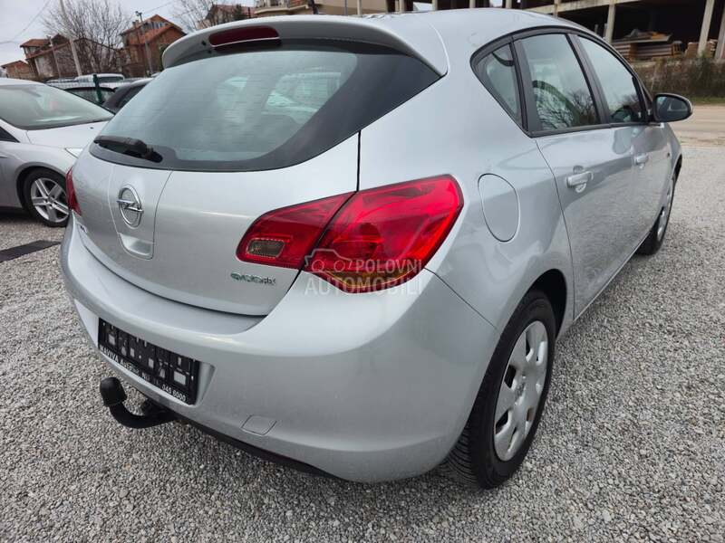 Opel Astra J 1.4 Edition