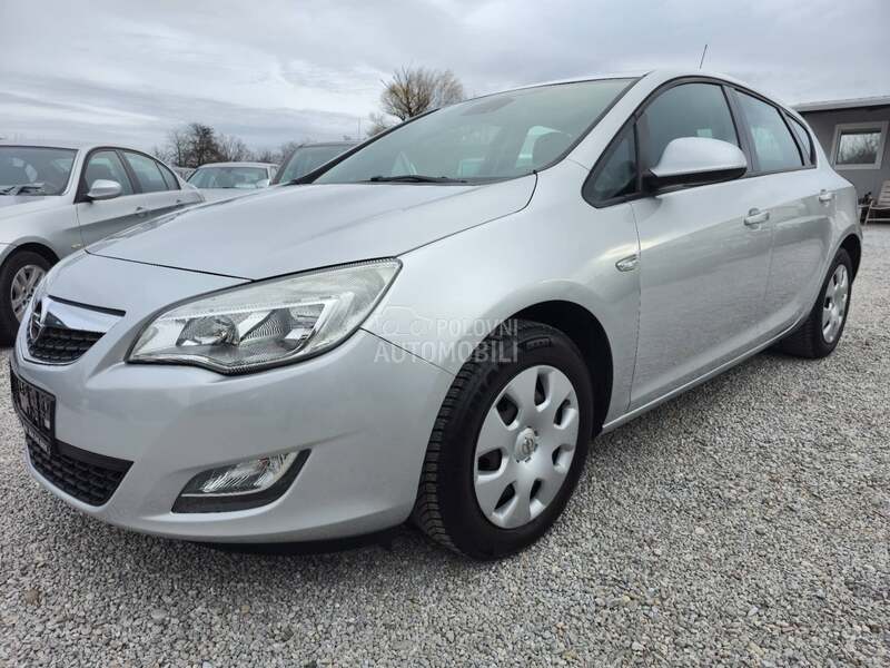 Opel Astra J 1.4 Edition