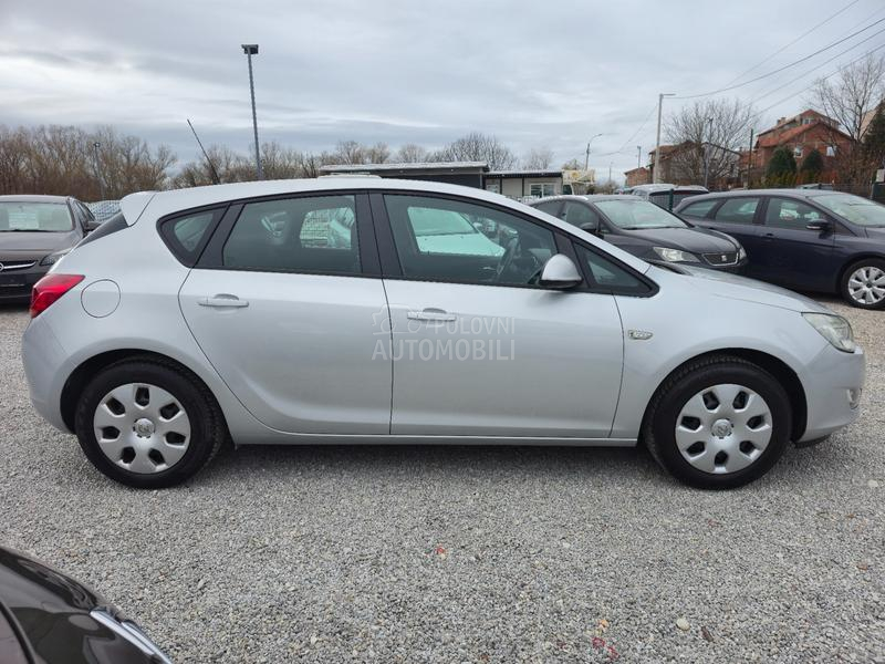 Opel Astra J 1.4 Edition