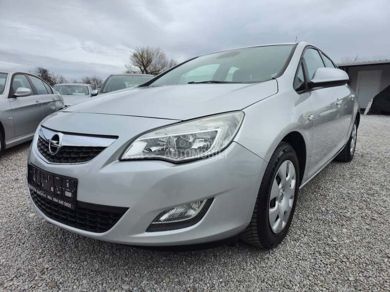 Opel Astra J 1.4 Edition