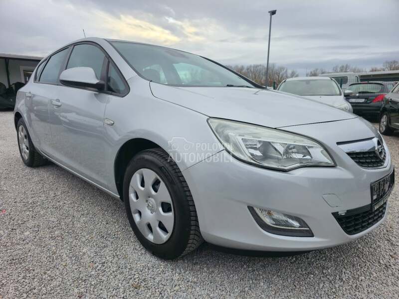 Opel Astra J 1.4 Edition