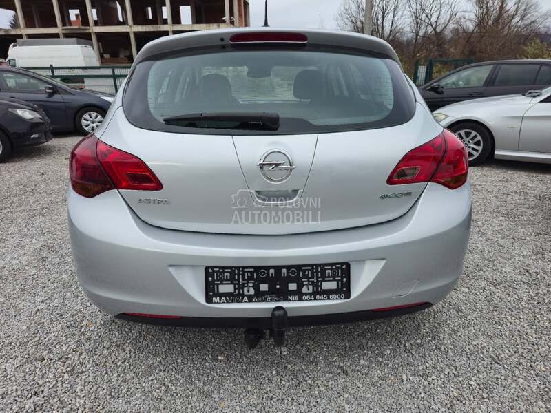 Opel Astra J 1.4 Edition