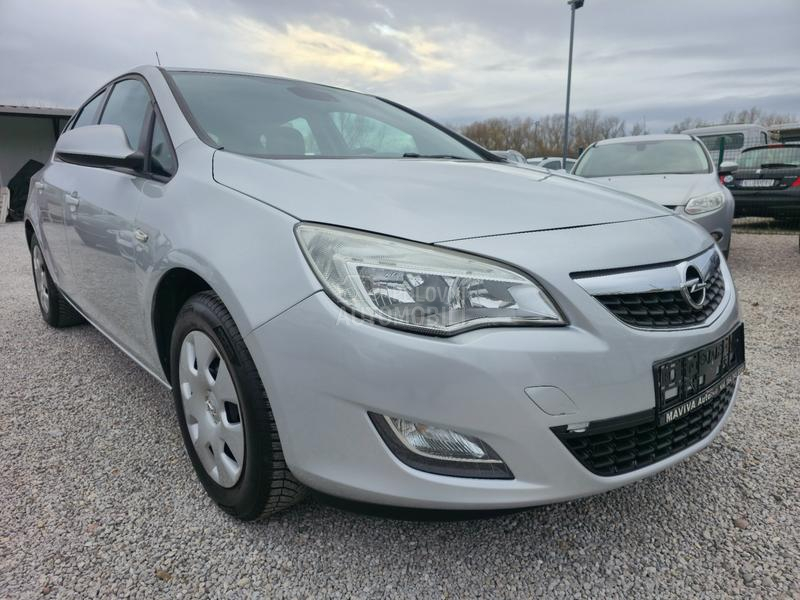 Opel Astra J 1.4 Edition