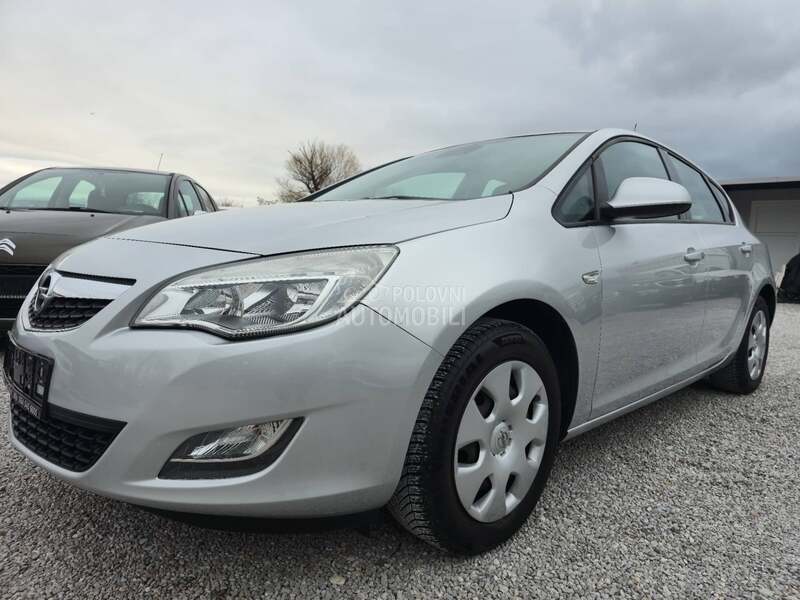 Opel Astra J 1.4 Edition