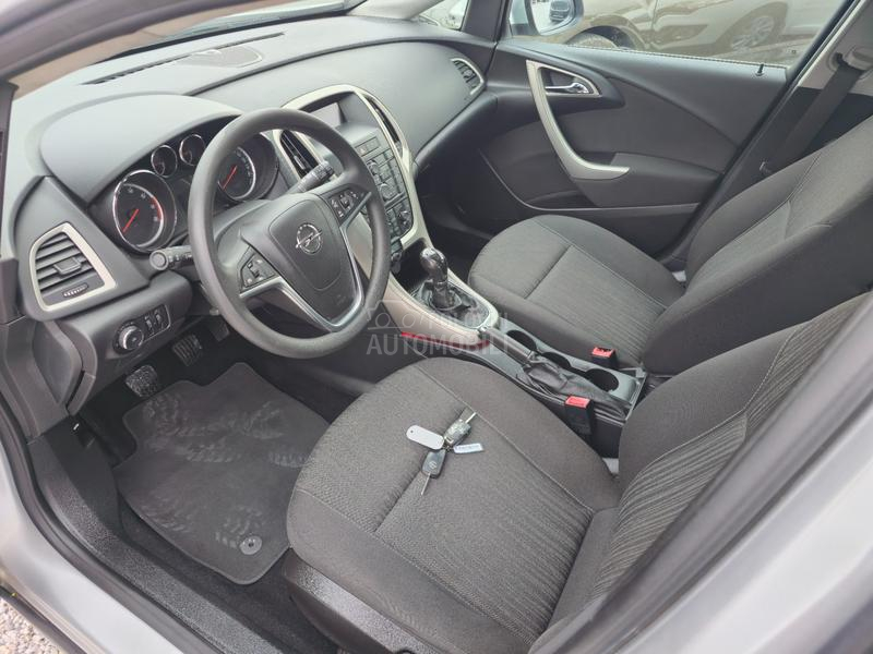 Opel Astra J 1.4 Edition