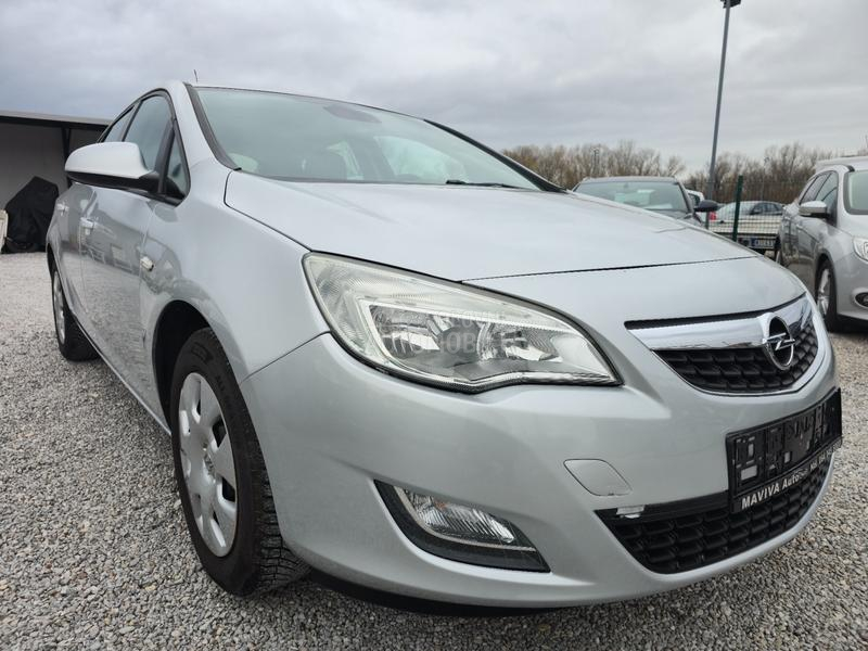 Opel Astra J 1.4 Edition