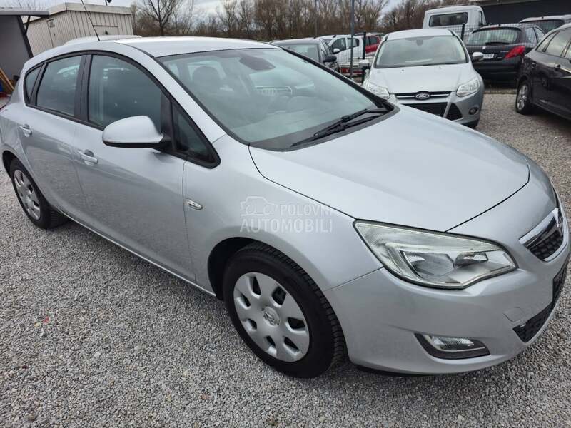 Opel Astra J 1.4 Edition