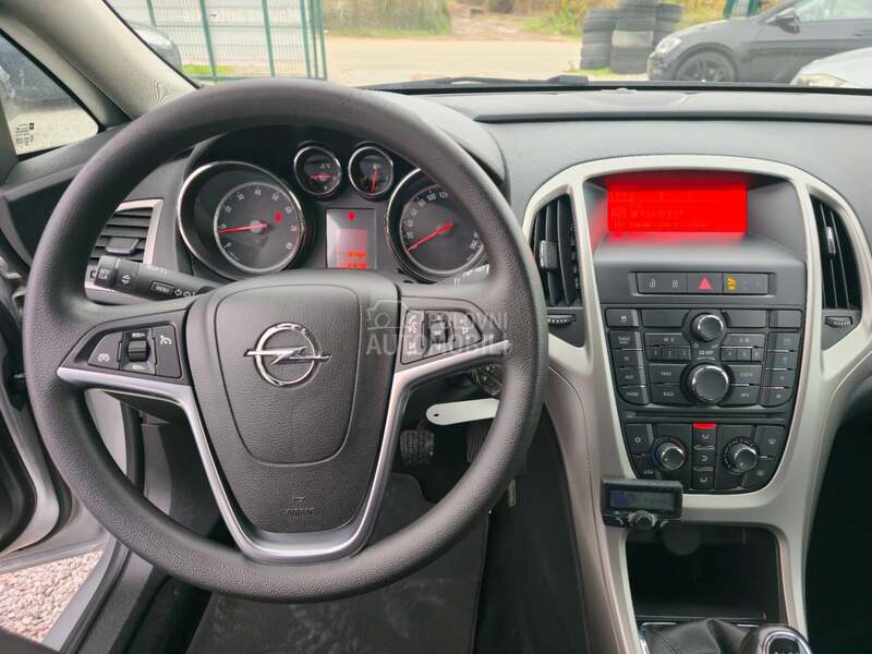 Opel Astra J 1.4 Edition