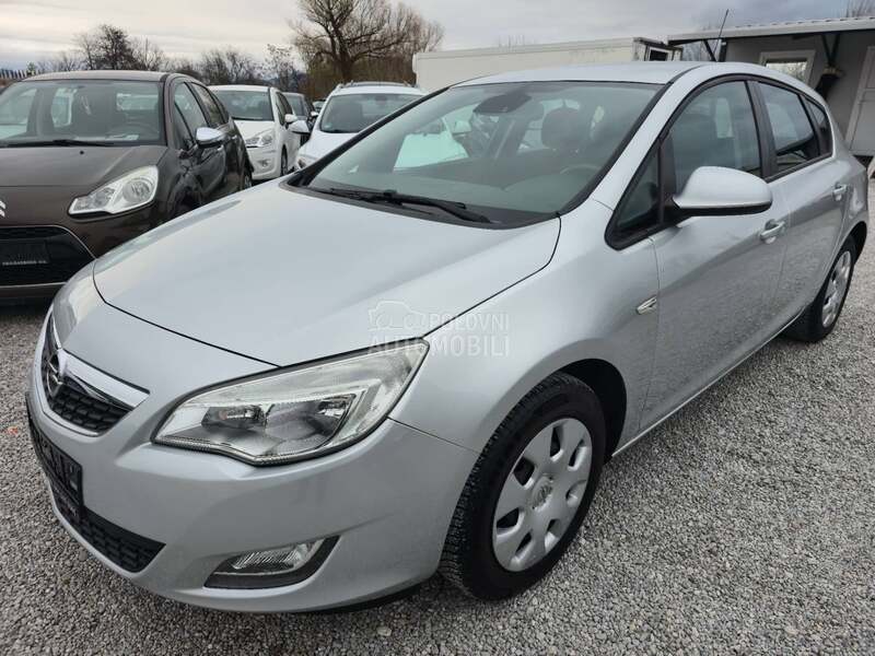 Opel Astra J 1.4 Edition