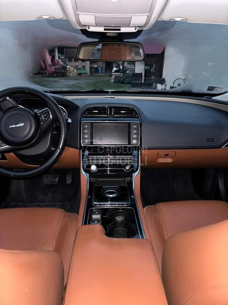 Jaguar XE 