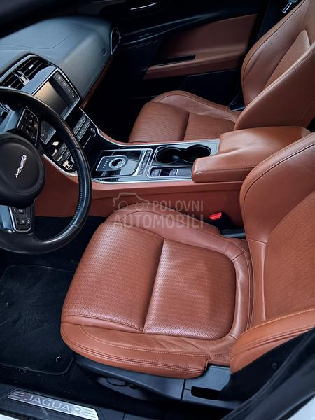 Jaguar XE 