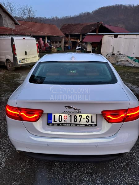 Jaguar XE 
