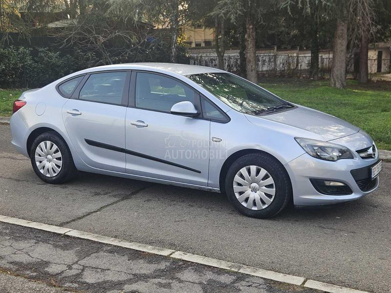 Opel Astra J 